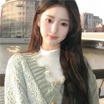 这名男子，捡到了人鱼。